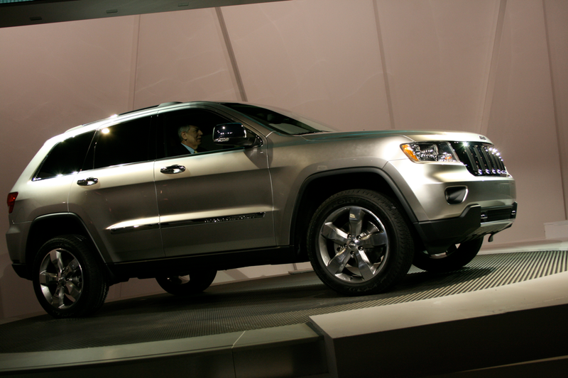 Illustration for article titled 2011 Jeep Grand Cherokee: Mercedes Chassis Meets Hemi Power